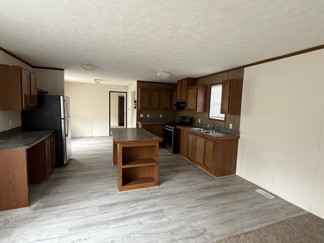 Building Photo - 241 E Birdsall Dr