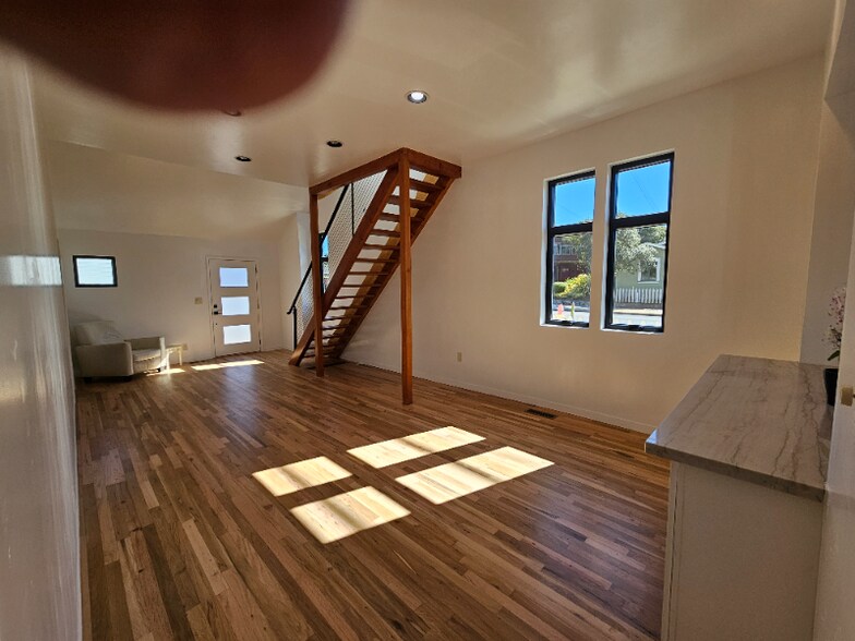 Building Photo - 520 10th St