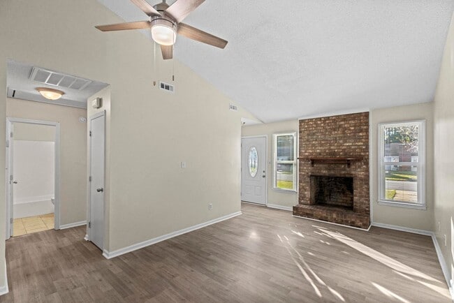 Building Photo - 130-132-132 Pine Crest Dr