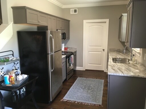 Building Photo - West End