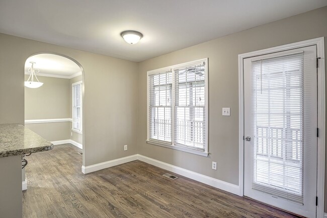 Building Photo - 3 Bedroom Home with Large Fenced in Yard, 2 Car Garage & Bonus Room!