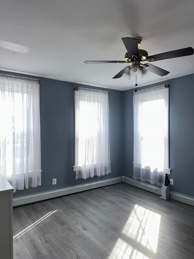 Building Photo - 209 Danforth Ave