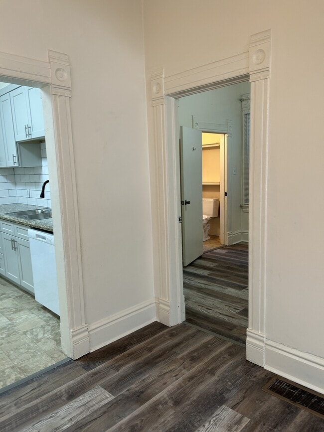 Building Photo - 844 S 300 E