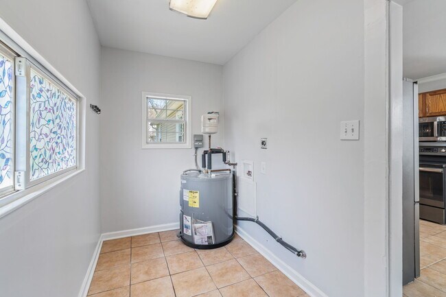 Building Photo - 3701 Vera Dr