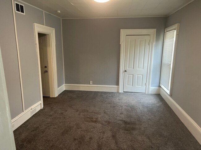 Building Photo - 520 3rd St
