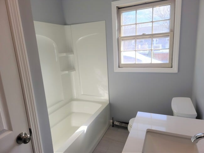 Building Photo - 181 Longview Ave