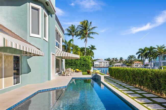 Building Photo - 70 Bay Colony Ln