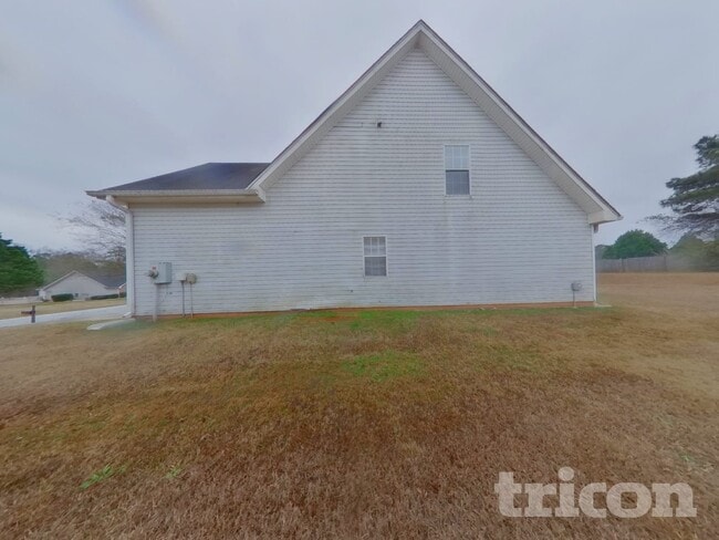 Building Photo - 25 Bermuda Cir