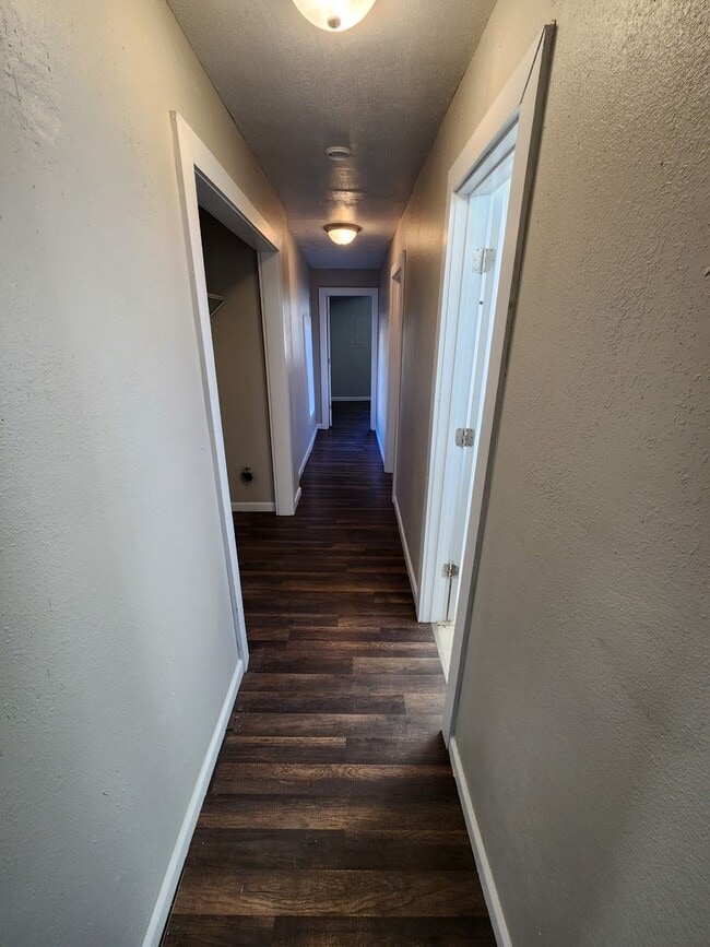 Building Photo - Spacious 3-Bedroom, 2-Bathroom Home AVAILABLE NOW!!