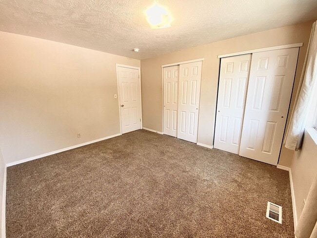 Building Photo - 2 Bedroom 1 Bath Units