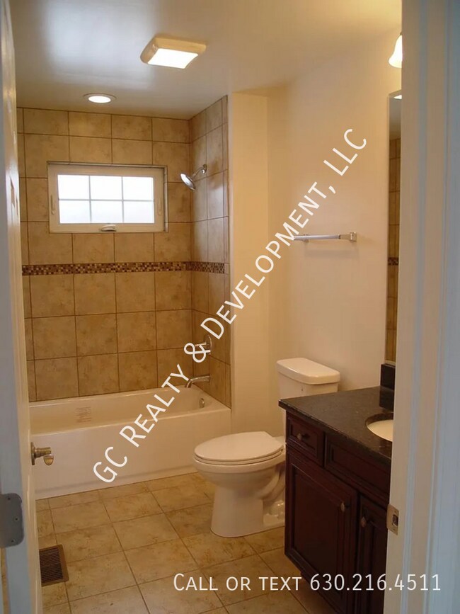 Building Photo - ***FULLY UPDATED HOFFMAN ESTATES HOME / BI...
