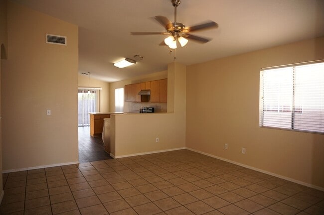 Building Photo - Popular Location, 3Bdm 2Ba Home