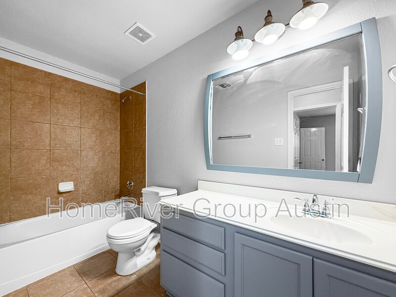 Building Photo - 4235 Fairmeadow Dr
