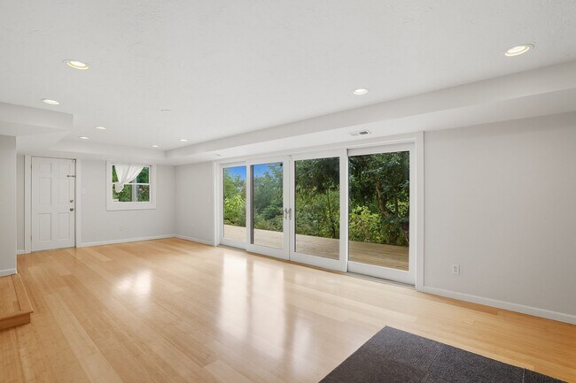 Building Photo - SW Portland!! Stunning 4-Bedroom Home with...