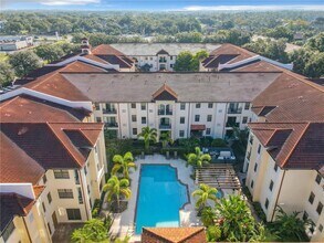 Building Photo - Beautiful 2 bedroom/2 bath condo with a ba...