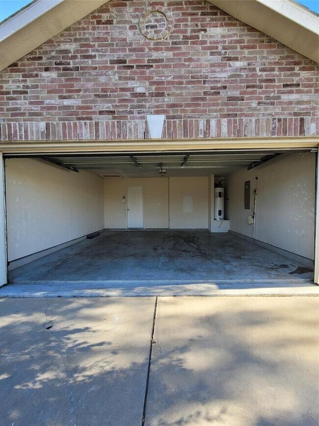 Building Photo - 3/2/2 coming soon in Burleson