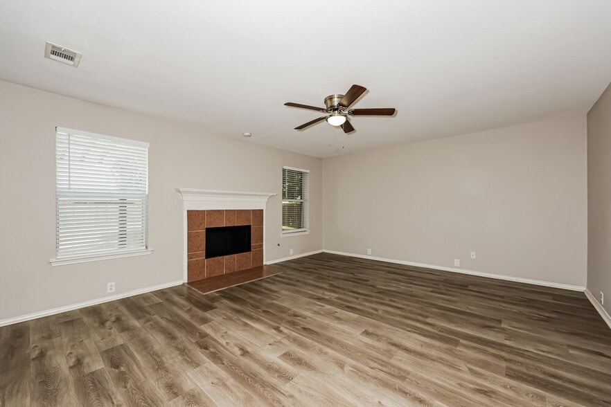 Building Photo - 1006 Zachary Dr