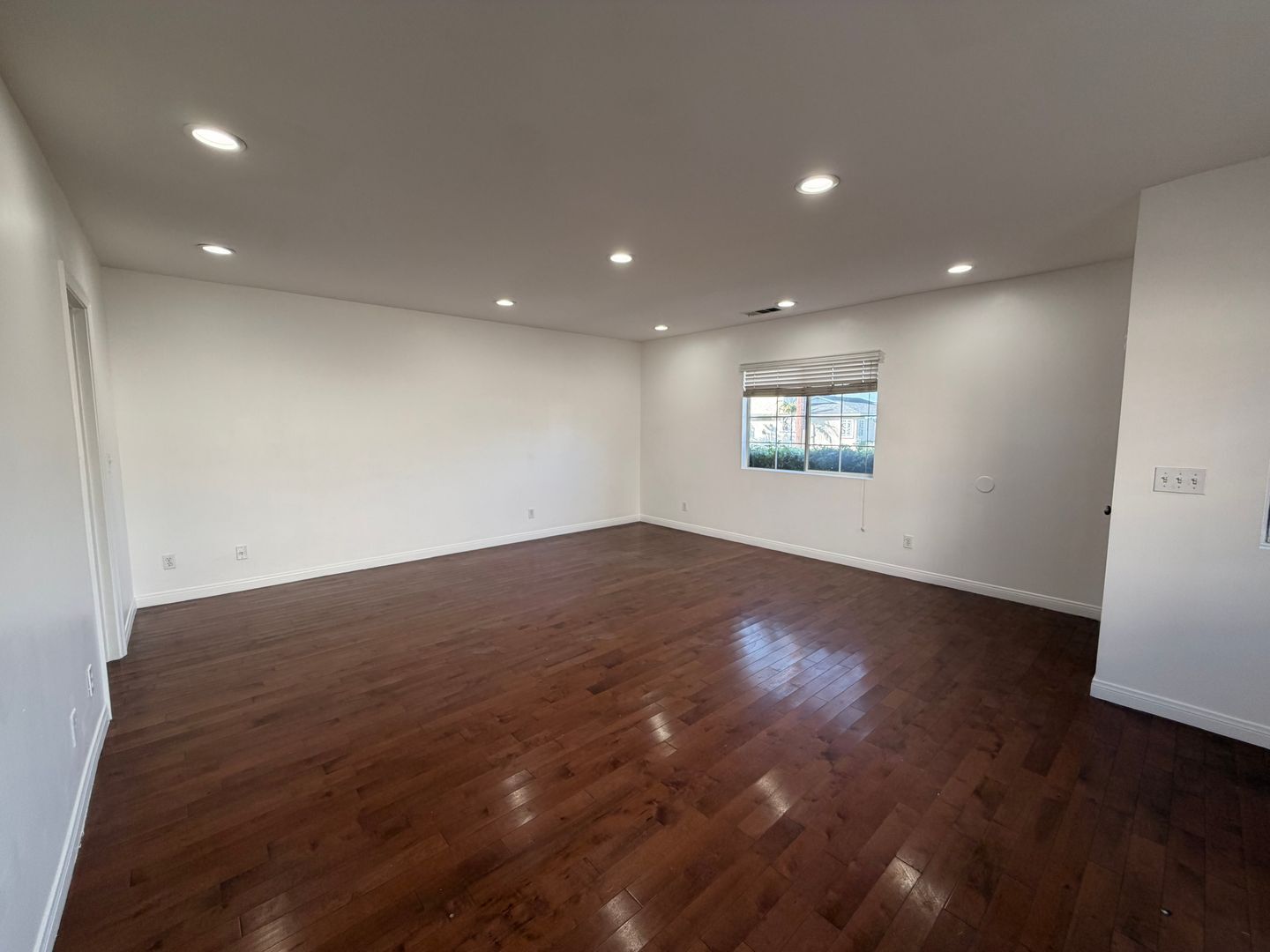 Building Photo - 3bed / 2 bath House for Rent in Monterey Park!