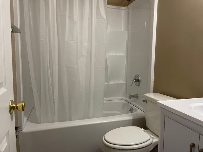 Building Photo - 2bd 1 ba Duplex in Hermitage