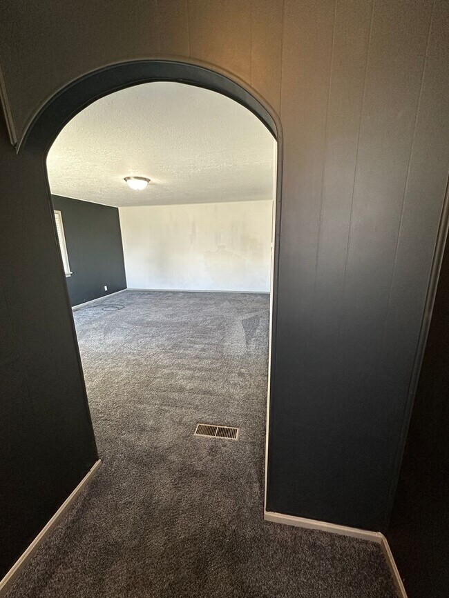 Building Photo - THIS IS A LEASE TAKEOVER, PLEASE CONTACT THE CURRENT TENANT, DANIEL @ 208-883-2854 - Super Cute 3...