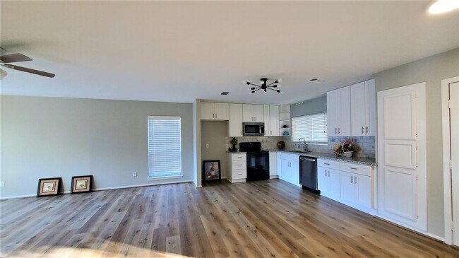 Building Photo - 14419 Cypress Leaf Dr