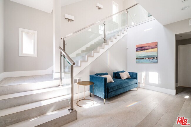 Building Photo - 13065 Bluff Creek Dr