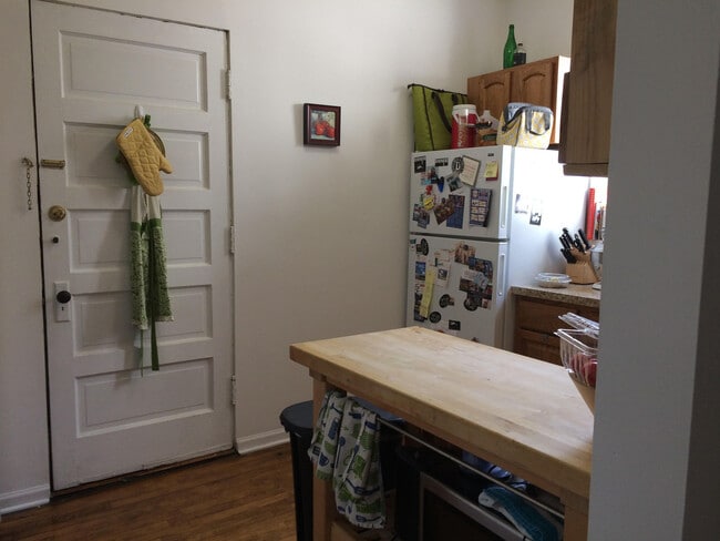 Building Photo - Beautiful 1 Bed Apartment in North Center/ Ravenswood Area Available September 1st