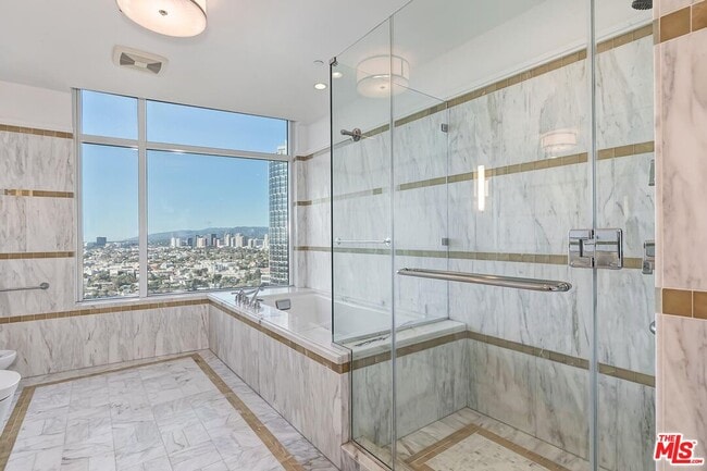 Building Photo - 1 W Century Dr