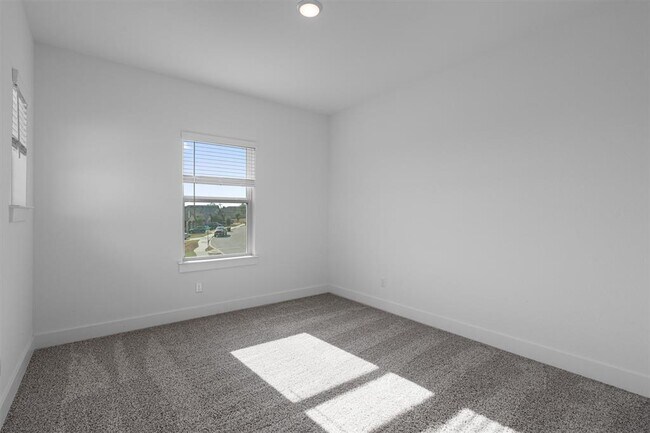 Building Photo - 724 Pinnacle View Dr