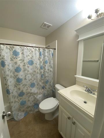 Building Photo - 2920 Pinehurst Ln