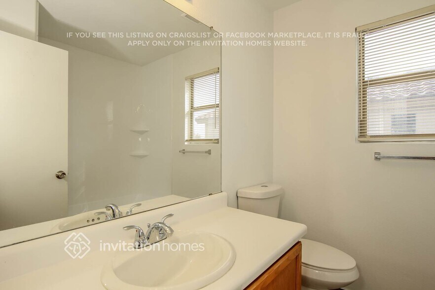 Building Photo - 15927 W Tasha Dr