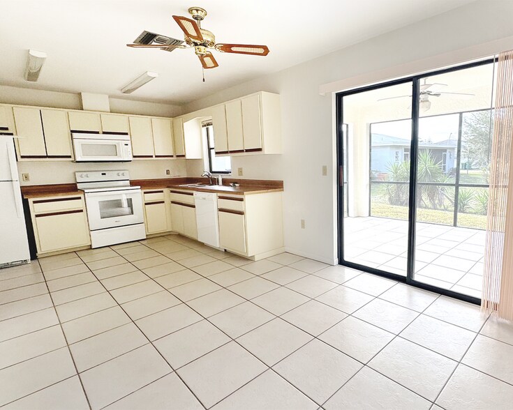 Building Photo - 699 110th Ave N