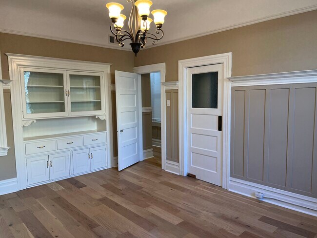 Building Photo - 445 Chestnut St