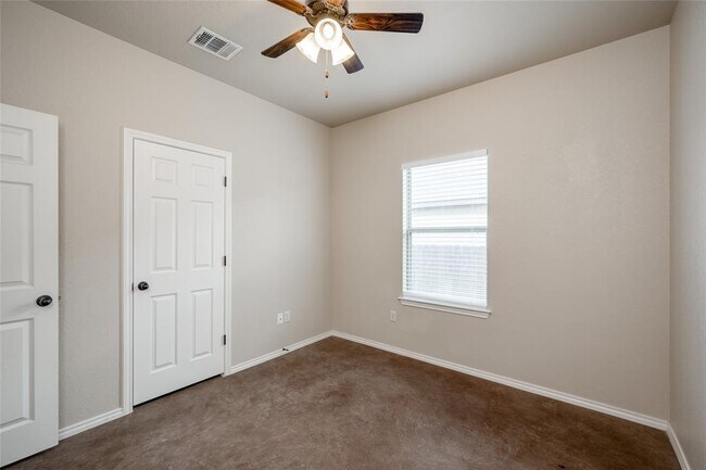 Building Photo - 2545 Pahmeyer Rd