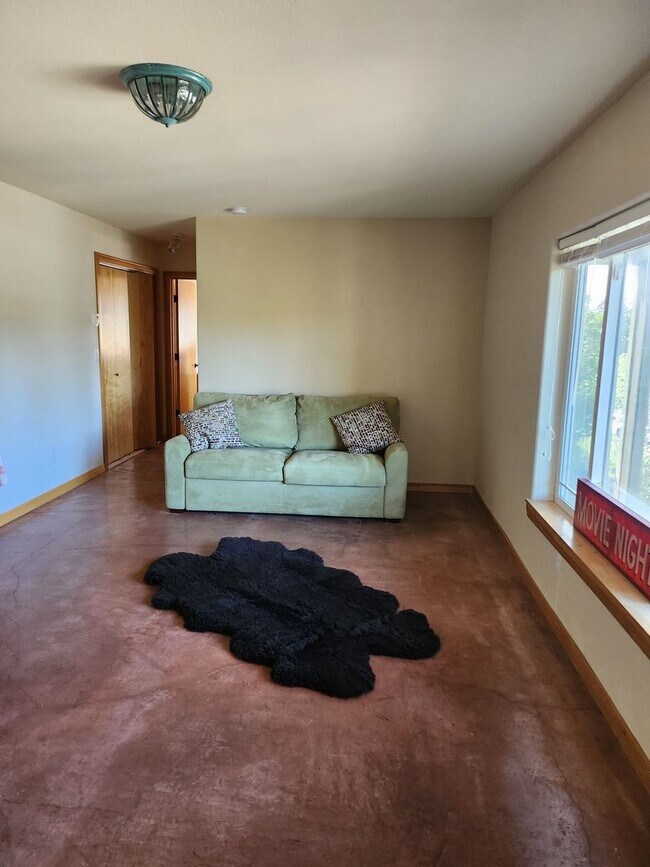 Building Photo - 2564 NW Monterey Pines Dr
