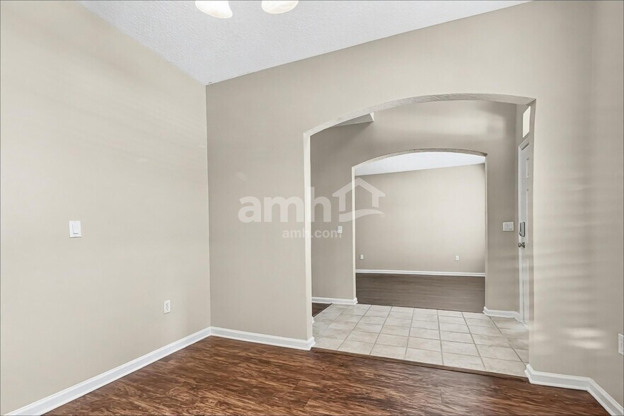 Building Photo - 9243 Prosperity Lake Dr
