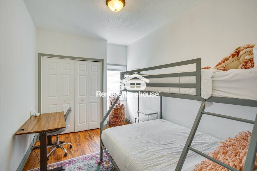 Building Photo - 1811 Quincy St NE