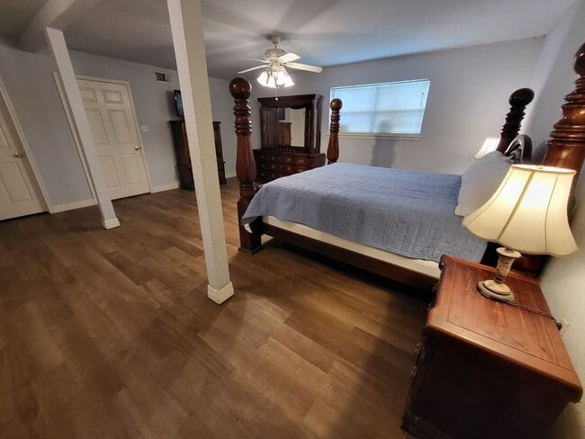 Building Photo - 20914 TX-35