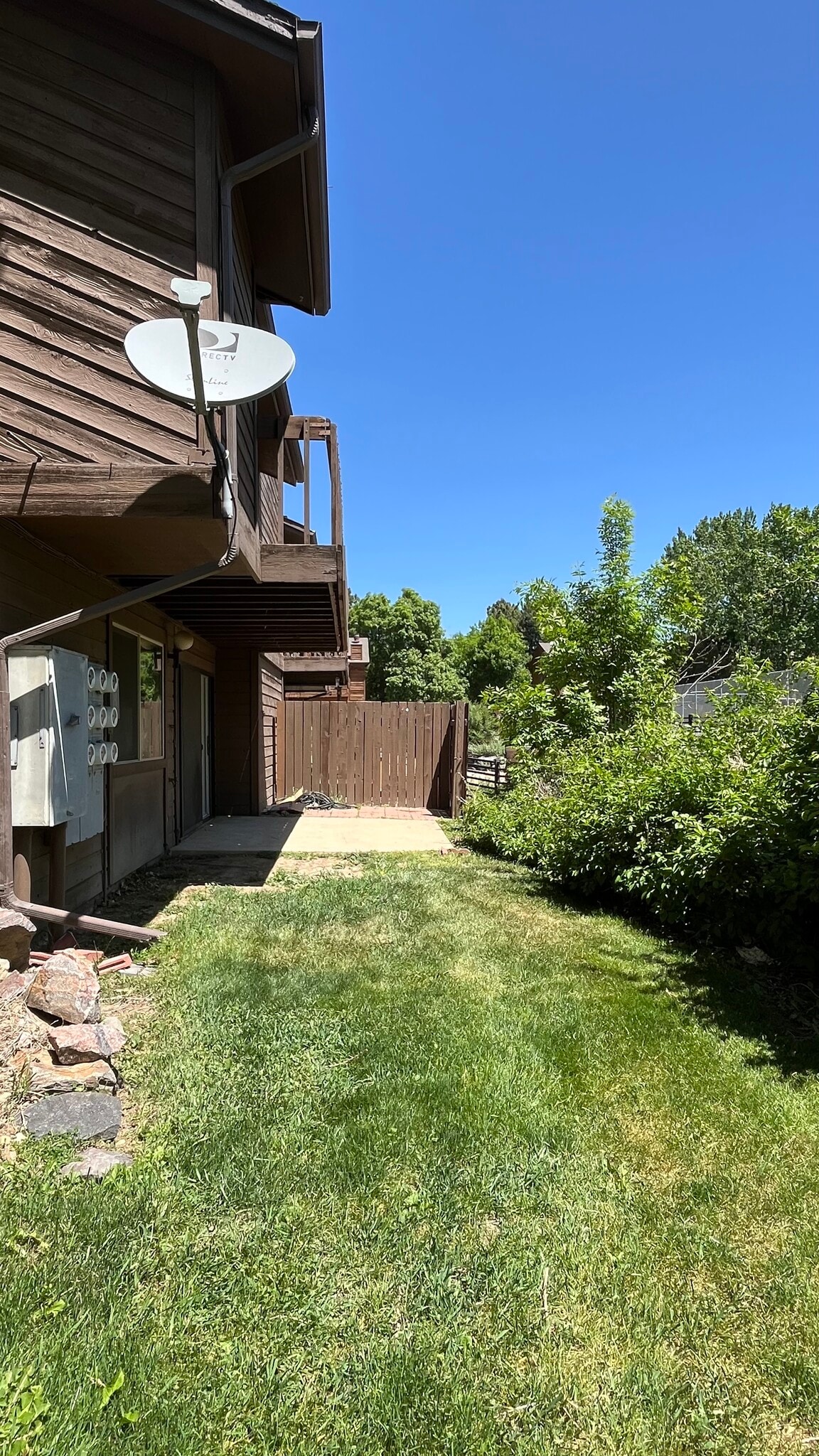 Side View of Back Area - 2630 Juniper Ave