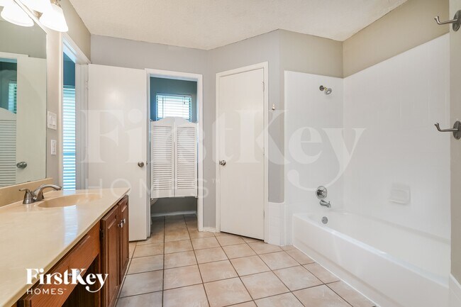 Building Photo - 5304 Tamarack Ct