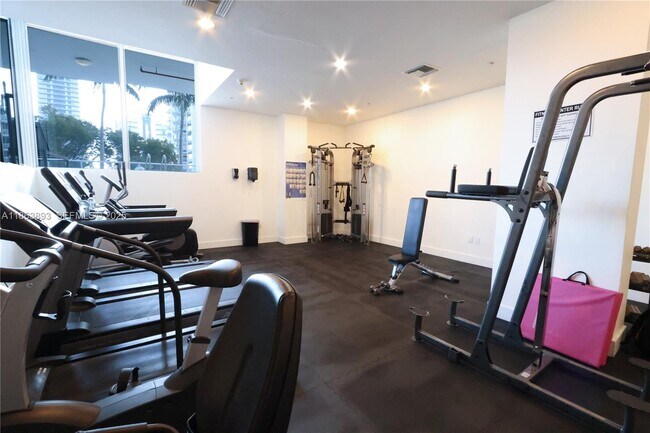 Building Photo - 2200 NE 4th Ave