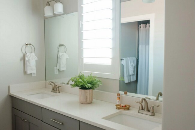 Building Photo - Short term lease options! Spacious Condo in Washington