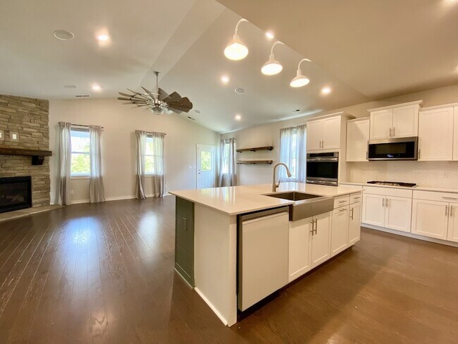 Building Photo - 2225 Maytown Cir