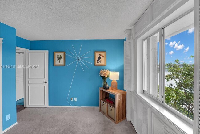 Building Photo - 2737 S Oakland Forest Dr