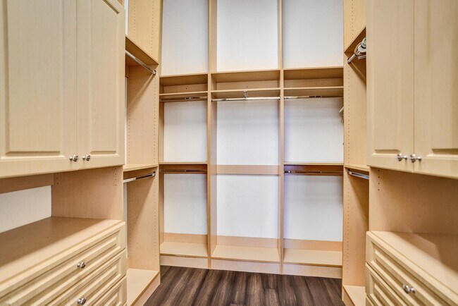 Building Photo - 9210 Equus Cir