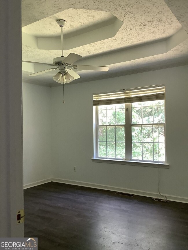 Building Photo - 401 Montgomery Pl