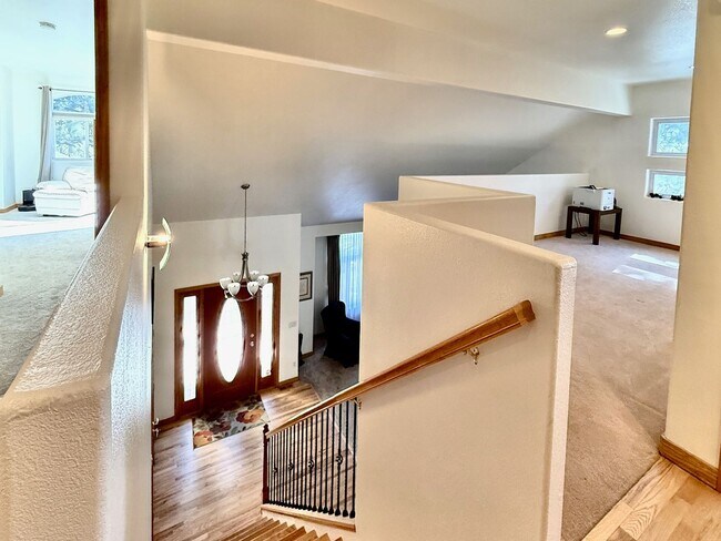 Building Photo - Warm & Spacious Woodmoor Home in a Fantast...
