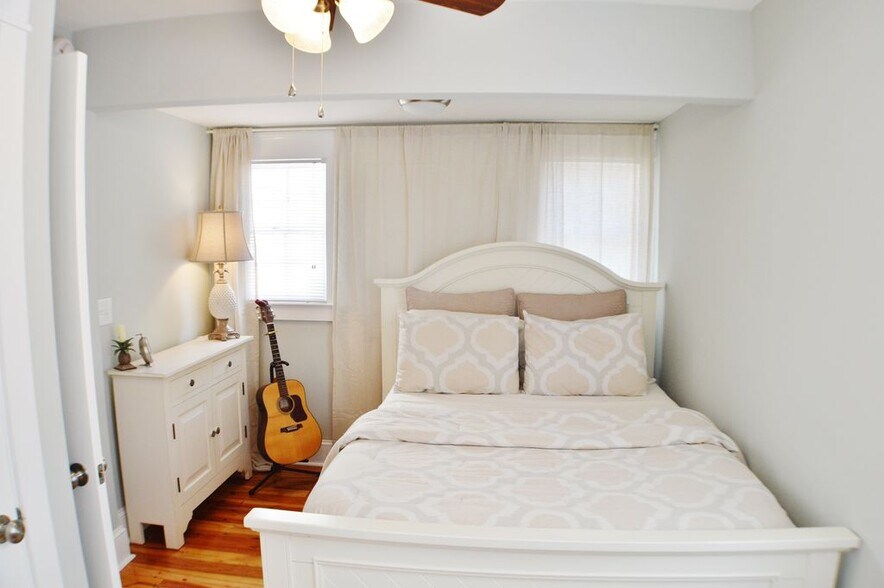 Bedroom 1 - 15 Sires St