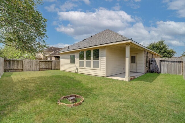 Building Photo - 3834 Raintree Village Dr