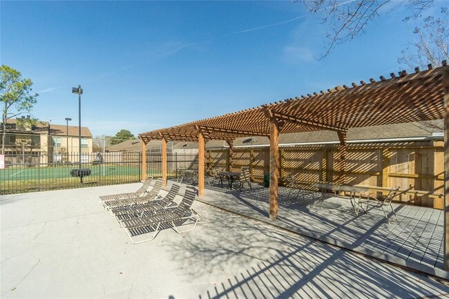 Building Photo - 3300 Pebblebrook Dr